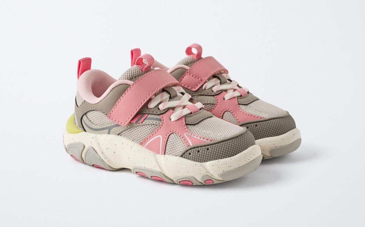 Кросівки ZARA Сірі з рожевими вставками