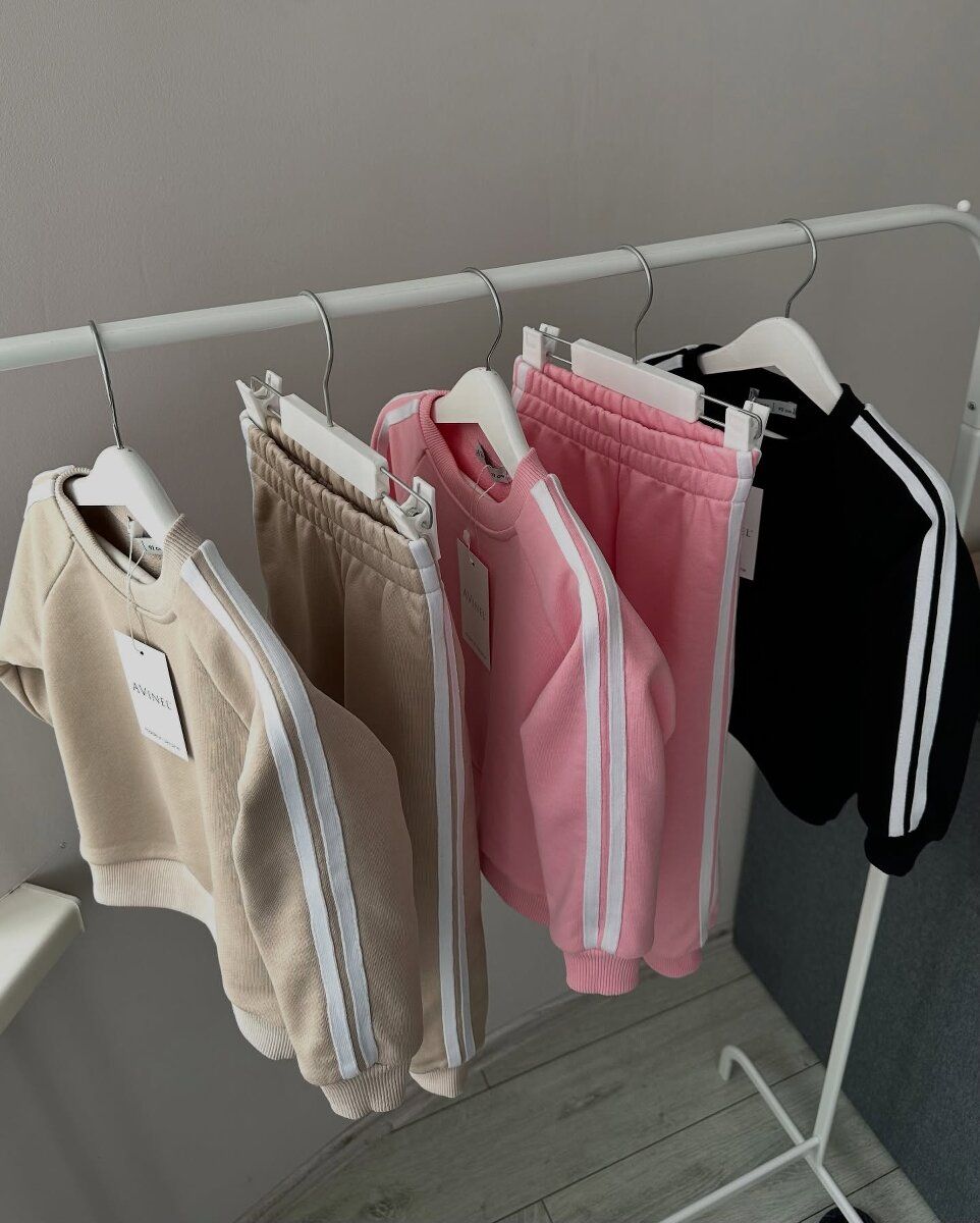 Рожевий костюм Avinel з лампасами