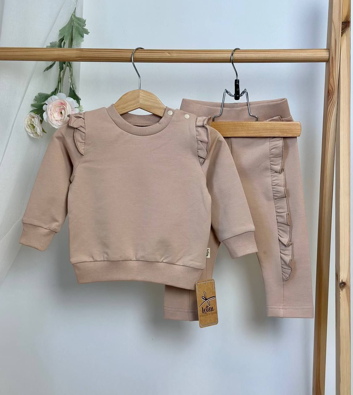 Костюм для дівчинки 'Рюшка' Бежевий LOTEX